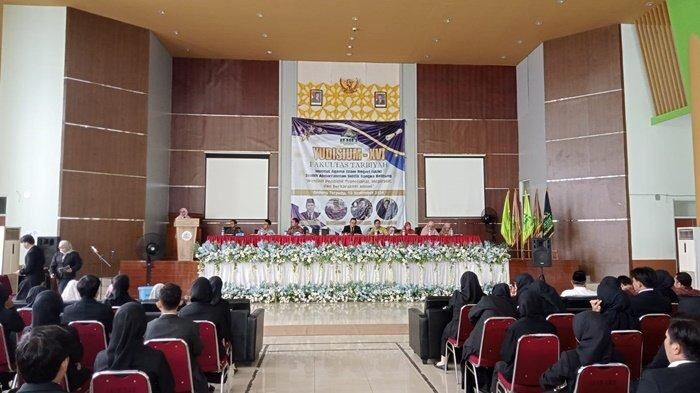 85 Mahasiswa Fakultas Tarbiyah IAIN SAS Babel Ikuti Yudisium XVI