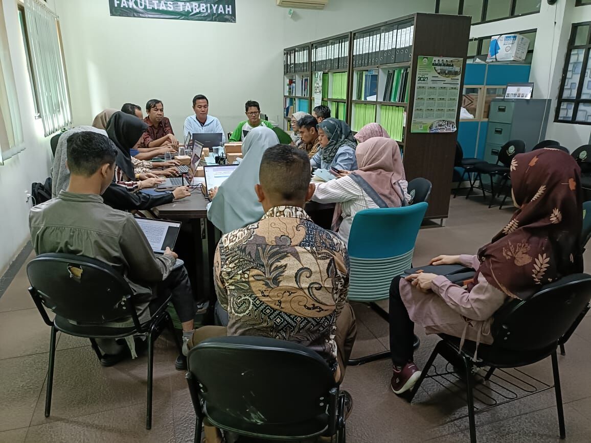 LPM dan Fakultas Tarbiyah melakukan Evaluasi Dokumen Akreditasi Program Studi pada Fakultas Tarbiyah IAIN SAS BABEL
