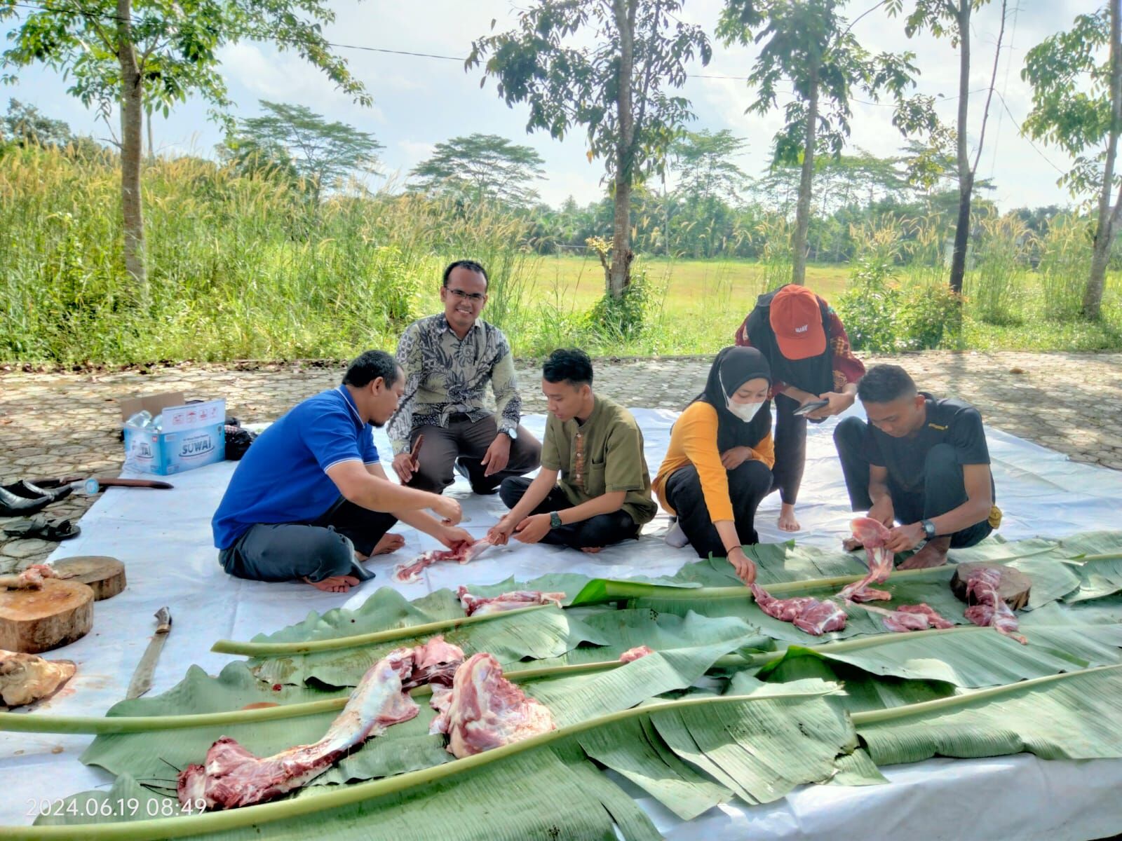 MAHASISWA FAKULTAS TARBIYAH IAIN SAS BABEL GELAR PENYEMBELIHAN HEWAN QURBAN IDUL ADHA 1445 H/2024 M
