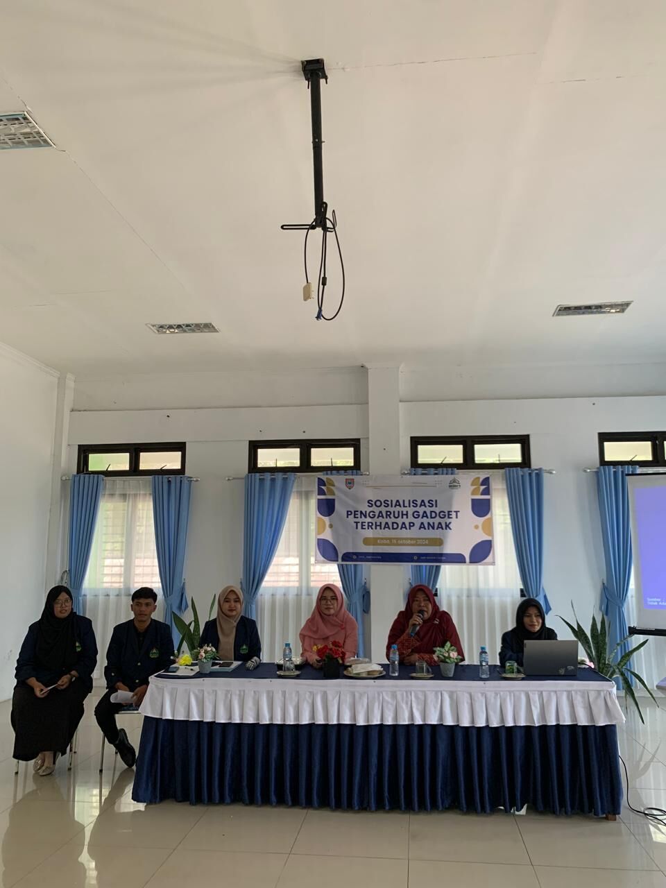 Mahasiswa PPLK Fakultas Tarbiyah IAIN SAS Babel Sosialisasi Pentingnya Batasi Penggunaan Gadget kepada Siswa kelas 9 SMPN 1 Koba