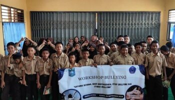 Cegah Bullying, Mahasiswa PPLK IAIN SAS Babel Gelar Workshop Stop Bullying di SMP Negeri 2 Koba