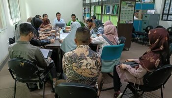 LPM dan Fakultas Tarbiyah melakukan Evaluasi Dokumen Akreditasi Program Studi pada Fakultas Tarbiyah IAIN SAS BABEL