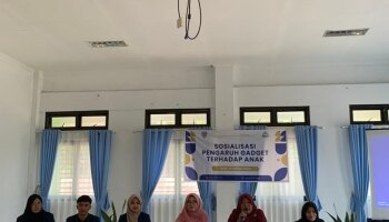 Mahasiswa PPLK Fakultas Tarbiyah IAIN SAS Babel Sosialisasi Pentingnya Batasi Penggunaan Gadget kepada Siswa kelas 9 SMPN 1 Koba