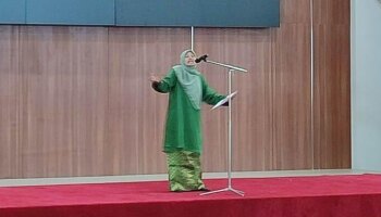 Mahasiswi Prodi PAI IAIN SAS Babel Tampil Memukau Baca Puisi di SEIBA Internasional Festival